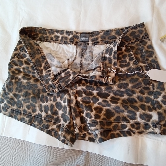 Soho Leopard Print Shorts - Women's Size 8 - Picture 11 of 11